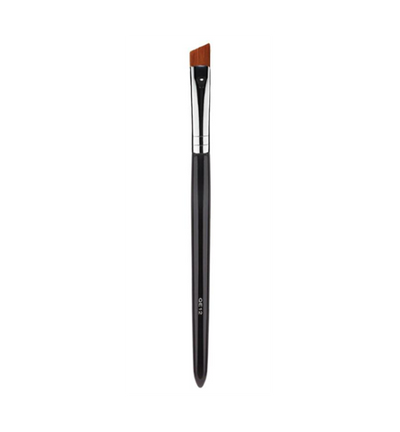 This synthetic QE12 angled brush is the ideal tool for lining the eyes to create the perfect cat eye look or for defining brows with liquid or cream products. This brush can also be used to create sharp, clean lines when used with cream concealer.