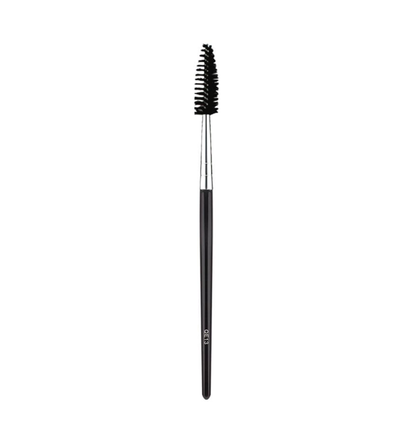 This QE13 Spooly brush is an absolute must have to achieve perfectly groom brows. Use this brush to groom brow hairs into place or soften brows that have been filled in with too much product. Can also be used to separate lashes after mascara.