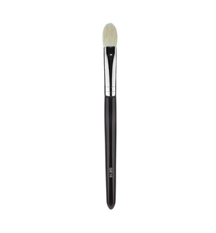 This must have QE16 blending brush easily creates seamless eyeshadow color transitions. It can also be used in the crease to add definition to the eye.