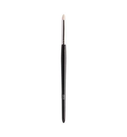 This QE20 Pencil brush is an excellent choice for applying and blending eyeshadow in small, detailed areas. Use this brush to highlight the inner corner of the eye or create a drop shadow on your lower lash line.