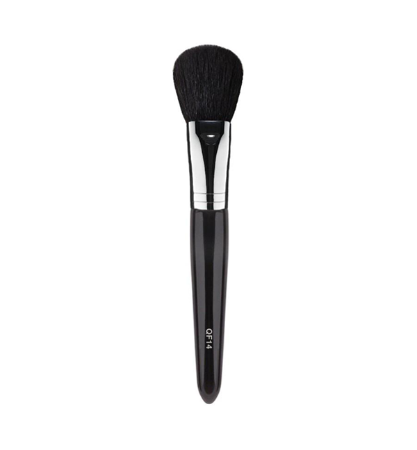 This QF14 powder brush has soft and fluffy bristles that will help you achieve a picture perfect skin finish. The density of the bristles allows for great control and deposit of product.